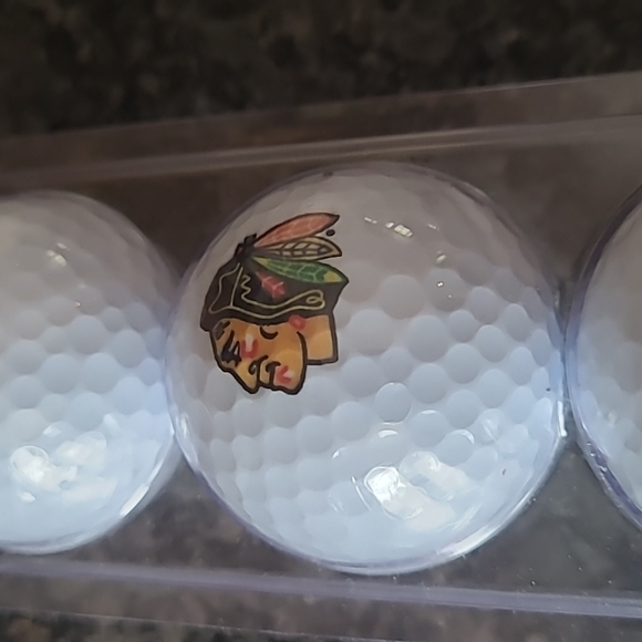 NEW - 3 NHL - Chicago Blackhawks Golf Balls - Picture 2 of 4